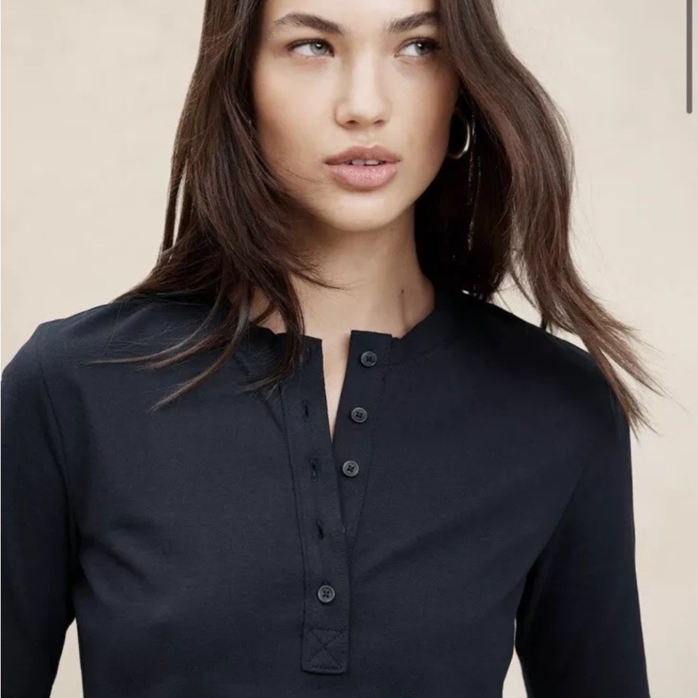 SOLD Banana Republic Women’s Elbow Sleeve Navy Blue Henley T-Shirt NWT